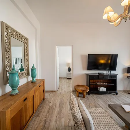 Ξενοδοχείο με διαμερίσματα Aqua Luxury By Nomee Hospitality Group