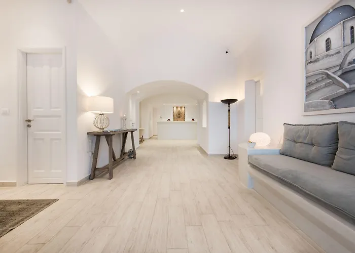 Aqua Luxury By Nomee Hospitality Group