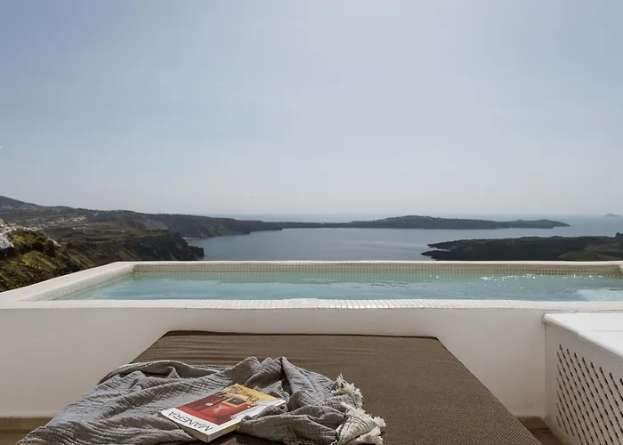 Aqua Luxury By Nomee Hospitality Group