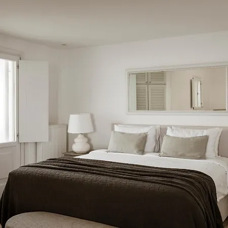 Aqua Luxury By Nomee Hospitality Group 이메로비글리