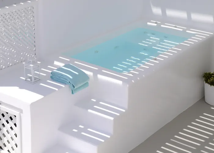 Aqua Luxury By Nomee Hospitality Group